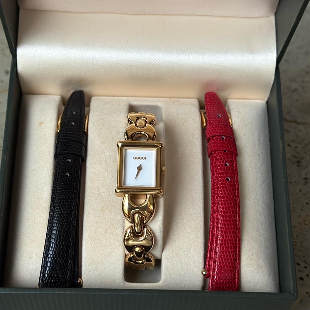 Gucci 1800L Watch with Interchangeable Straps